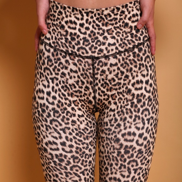 Cheetah Booty Scrunch Leggings π― - Picture 7 of 8